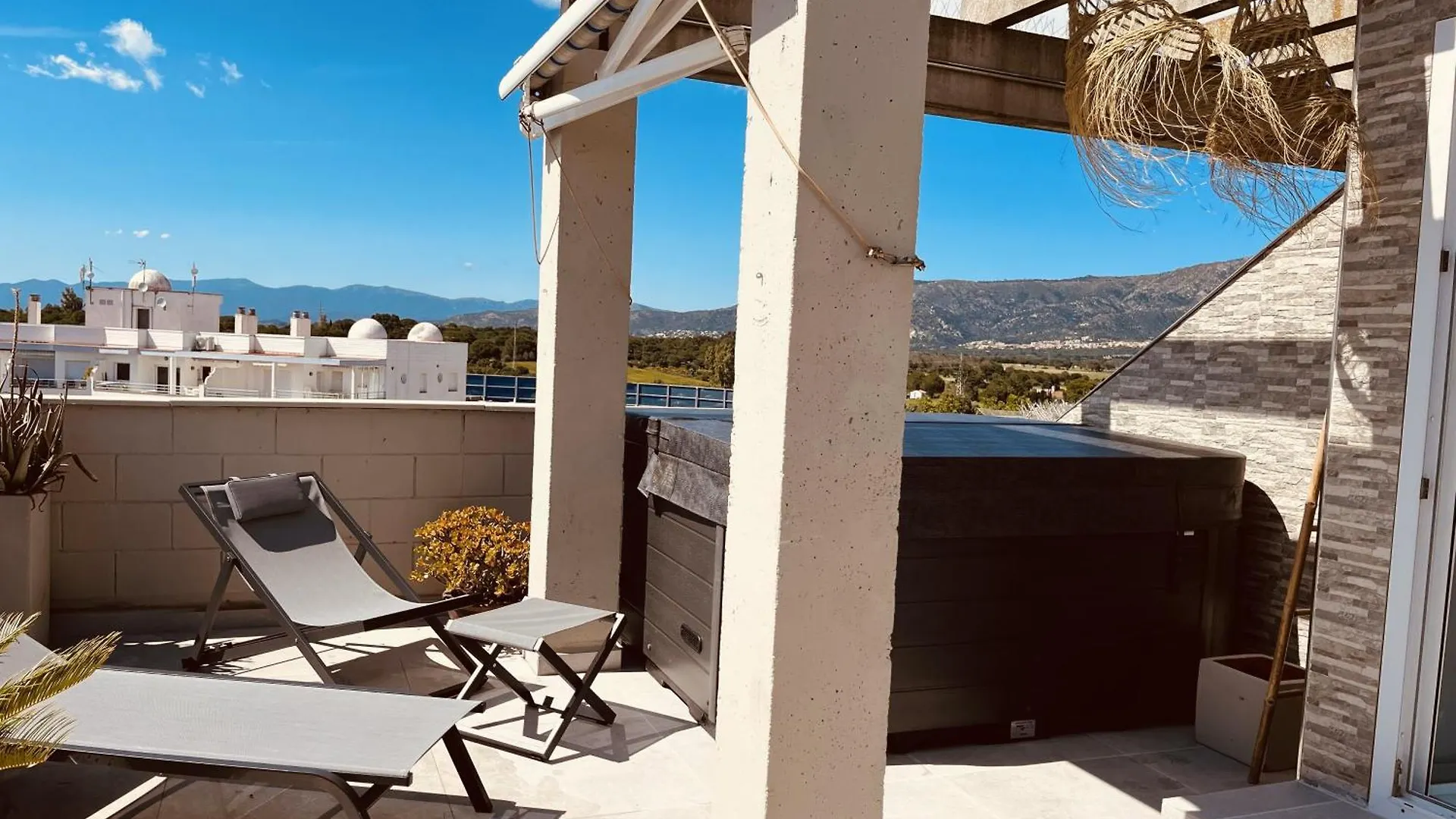 Appart Serenity, Canal, Amarre, Piscine Et Jacuzzi Roses Daire
