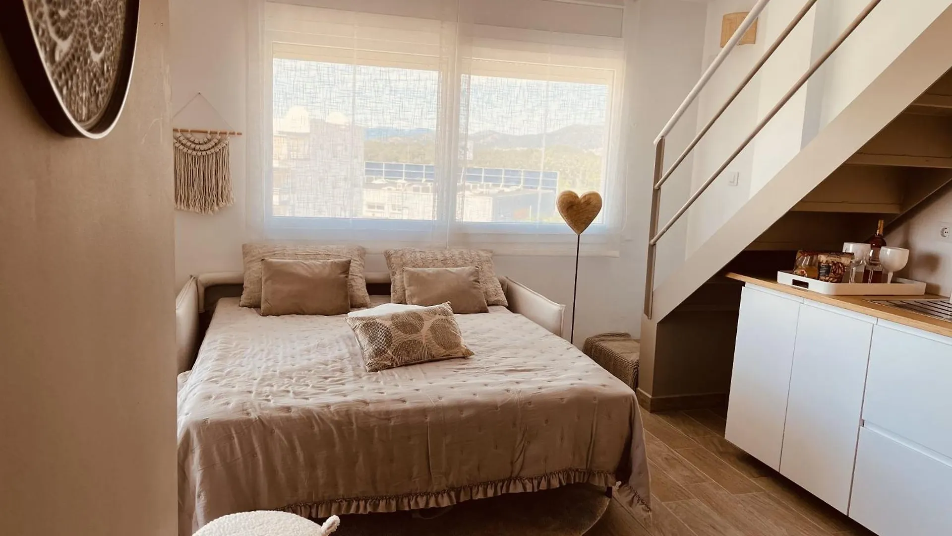 Appart Serenity, Canal, Amarre, Piscine Et Jacuzzi Roses