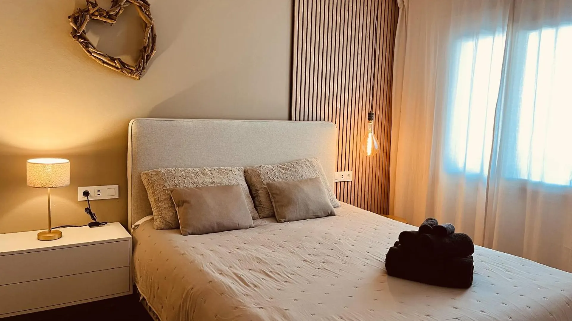 Appart Serenity, Canal, Amarre, Piscine Et Jacuzzi Roses 0*,